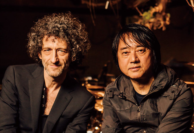 山木秀夫&ジョジョ・メイヤー 言葉を超え、心でグルーヴする達人の"饗宴"|リズム&ドラム・マガジン2017年8月号より