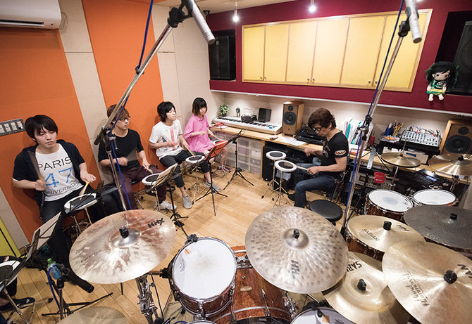 村石雅行ドラム道場 "トップ・プロの現場"を想定した超実践的レッスンをレポート！｜リズム&ドラム・マガジン2017年9月号より